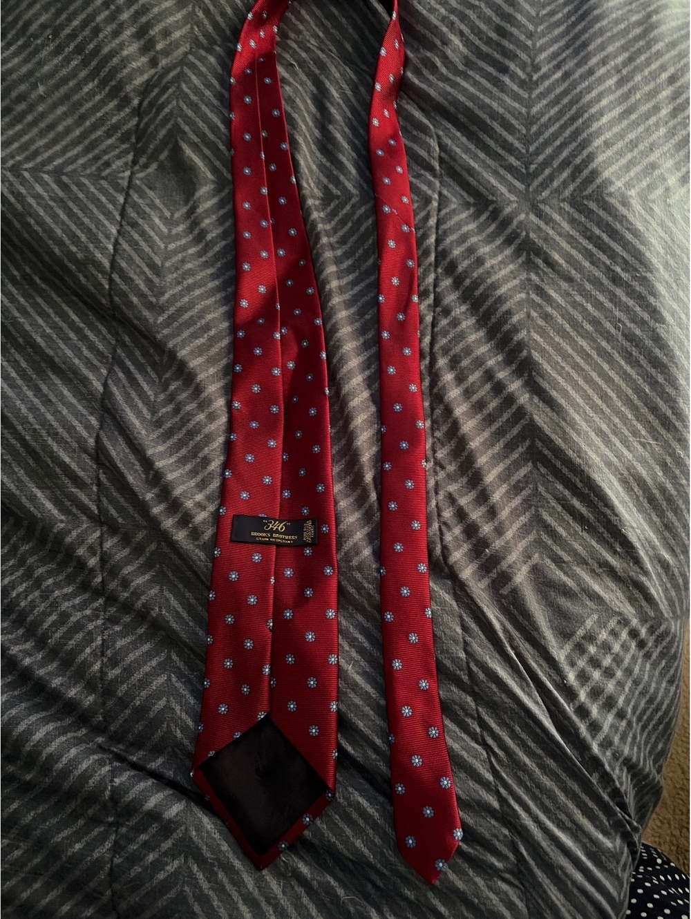 Brooks Brothers 346 Red Floral Pattern Silk Tie